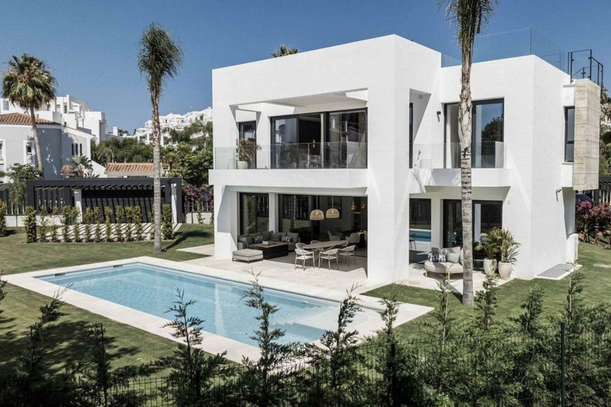 El Paraíso, Estepona